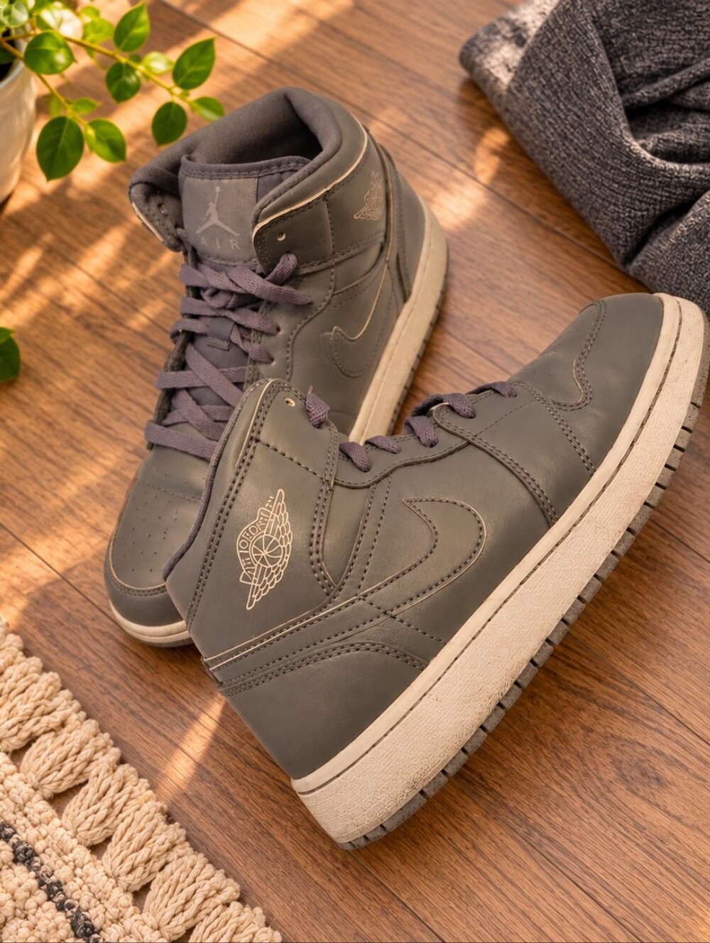 NIKE Air Jordan 1 Retro Mid GS (6.5Y, 'Cool Grey Wolf Grey')